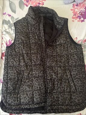GAP Recycled Puffer Jacket in Black and Gray Camo